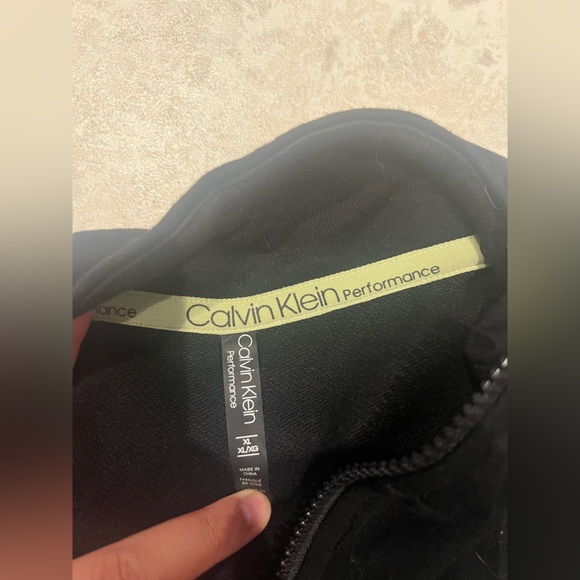 Calvin Klein cropped hoodie - Picture 5 of 7